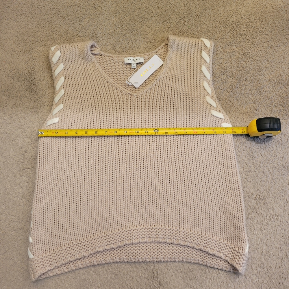 Gilli Cream V-Neck Sleeveless Sweater